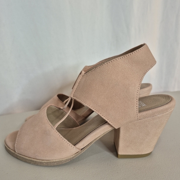 Eileen Fisher Doe Heeled Sandal  - Size 7 - Picture 4 of 12